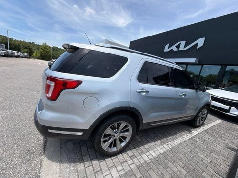 Used 2018 Ford Explorer Limited FWD image 9
