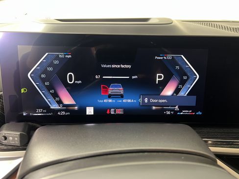 Used 2023 BMW X7 M60i w/ Executive Package image 29