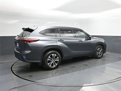 Used 2020 Toyota Highlander XLE image 13