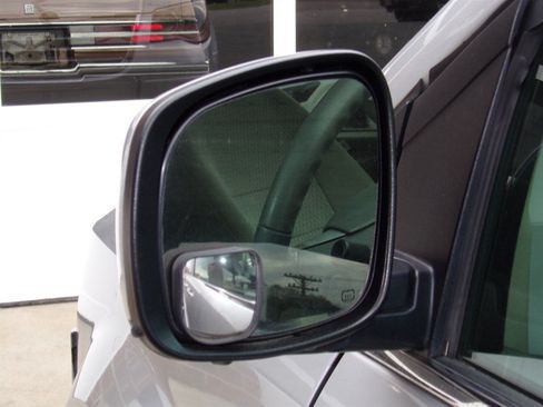 Used 2008 Chrysler Town & Country Touring FWD image 12