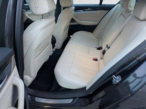 Used 2023 BMW 530e w/ Premium Package image 19