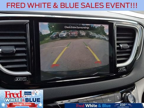 Used 2024 Chrysler Pacifica Touring-L FWD image 24