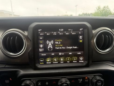 Used 2020 Jeep Gladiator Overland AWD/4WD image 28