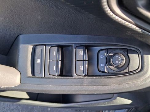 Used 2025 Subaru Crosstrek 2.0i Premium image 18