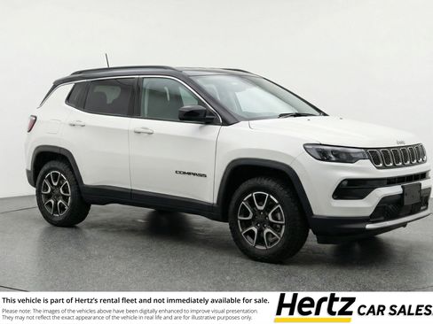 Used 2025 Jeep Compass Trailhawk AWD/4WD image 1