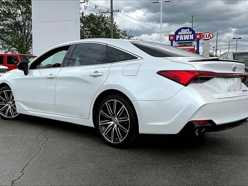 Used 2019 Toyota Avalon Touring image 3