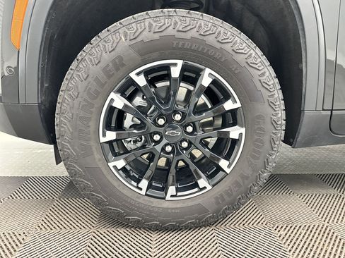 Certified 2025 Chevrolet Traverse Z71 w/ Enhanced Driving Package AWD/4WD image 11