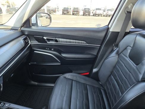 Used 2024 Kia Telluride SX Prestige w/ Towing Package image 15