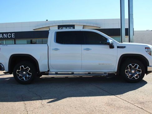 Used 2025 GMC Sierra 1500 SLT w/ SLT Premium Package AWD/4WD image 18