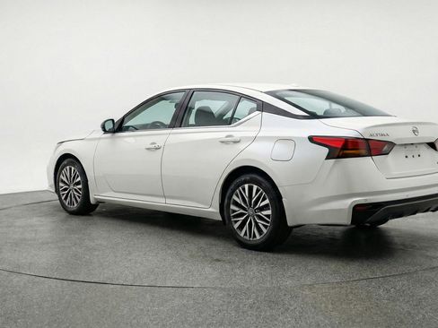 Used 2025 Nissan Altima 2.5 SV image 6