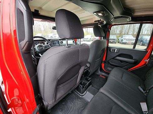 Used 2018 Jeep Wrangler Unlimited Sahara image 27