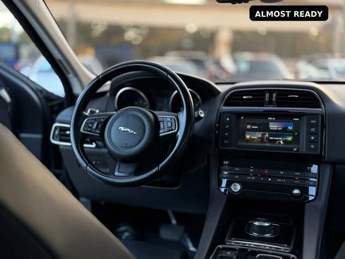 Used 2018 Jaguar F-PACE Premium image 16
