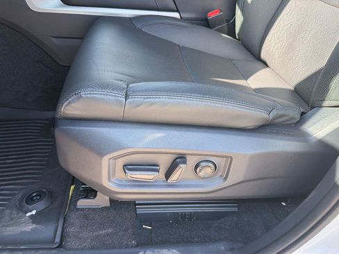 Used 2025 Toyota Tundra Limited AWD/4WD image 13