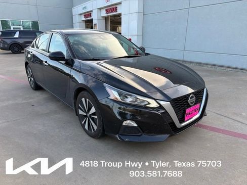 Used 2021 Nissan Altima 2.5 SV FWD image 1
