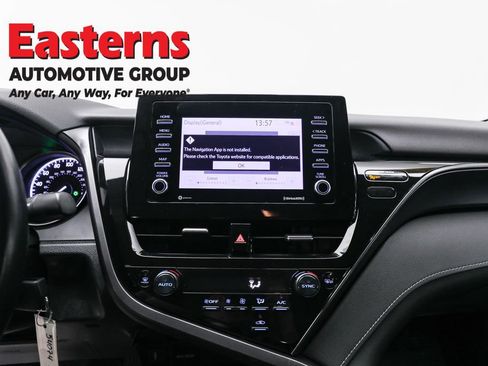 Used 2023 Toyota Camry SE image 12