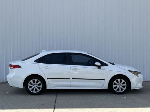 Used 2020 Toyota Corolla LE FWD image 3