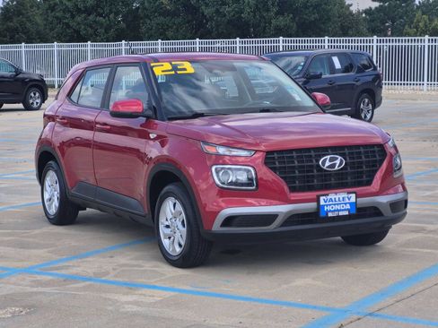 Used 2023 Hyundai Venue SE w/ Cargo Package FWD image 4