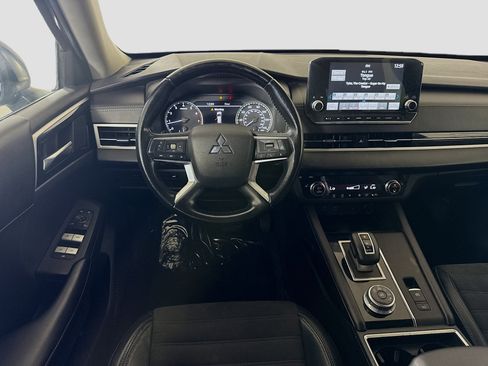 Used 2022 Mitsubishi Outlander SE image 17
