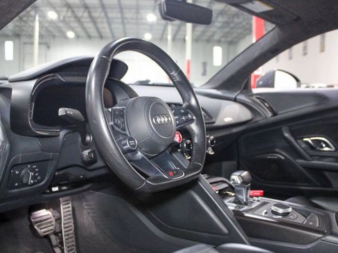 Used 2017 Audi R8 V10 w/ Carbon Exterior Package image 39
