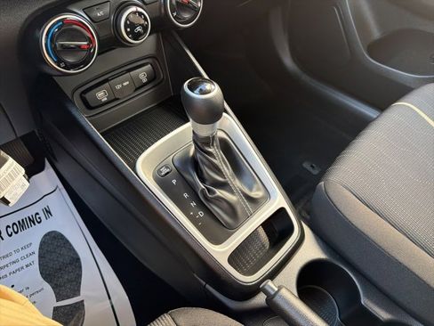 Certified 2025 Hyundai Venue SE image 26