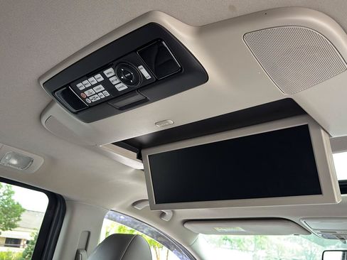 Used 2015 Honda Odyssey Touring Elite image 19