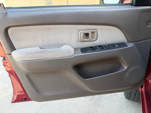 Used 2002 Toyota 4Runner SR5 RWD image 18