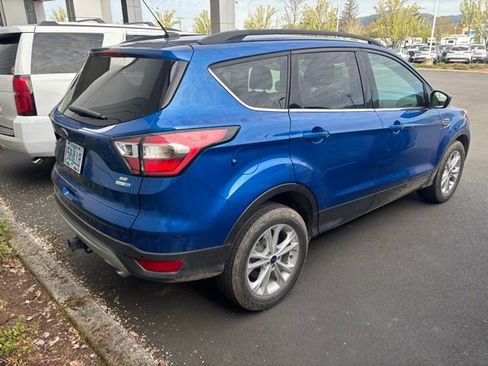 Used 2017 Ford Escape SE w/ Equipment Group 201A image 2