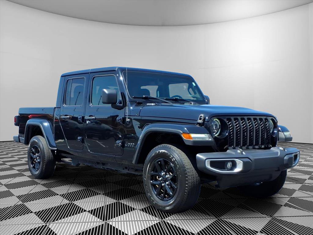 Certified 2023 Jeep Gladiator Sport AWD/4WD image 1