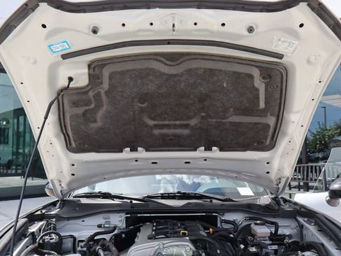 Used 2019 MAZDA MX-5 Miata Sport RWD image 17