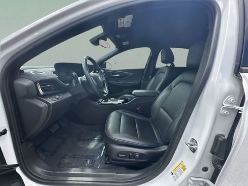 Used 2025 Buick Envista Sport Touring w/ Convenience I Package FWD image 11