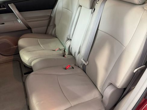 Used 2010 Toyota Highlander SE FWD image 15