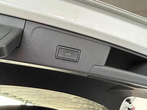 Used 2022 Volkswagen Atlas Cross Sport SE w/ Black Wheel Package image 41