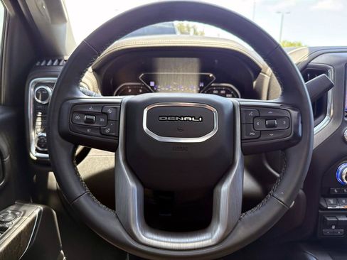 Used 2023 GMC Sierra 2500 Denali w/ Denali Ultimate Package AWD/4WD image 32