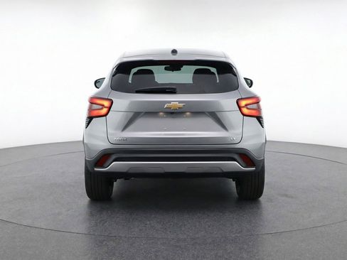 Used 2025 Chevrolet Trax LT FWD image 7