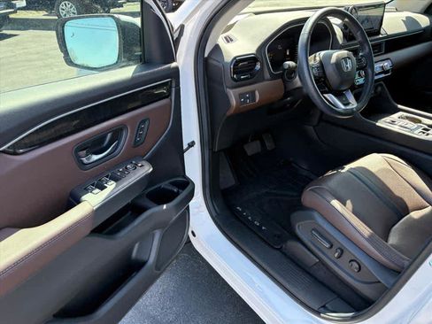 Used 2025 Honda Pilot Elite image 19
