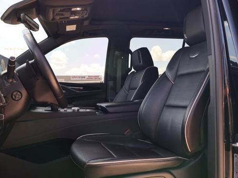 Used 2024 Cadillac Escalade ESV Sport AWD/4WD image 11