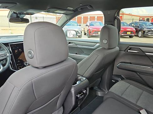 Used 2025 GMC Acadia Elevation image 9