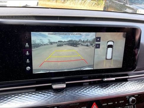 Used 2022 Kia Carnival SX Prestige image 11