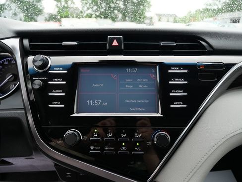 Used 2018 Toyota Camry LE FWD image 14