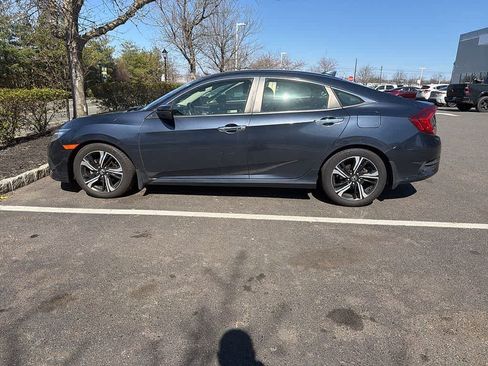 Used 2018 Honda Civic Touring image 11