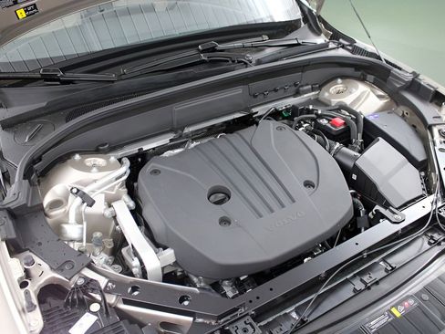 New 2026 Volvo XC60 B5 Plus w/ Protection Package Premier image 32