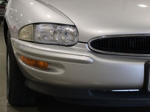 Used 1999 Buick Riviera Supercharged Coupe FWD image 39