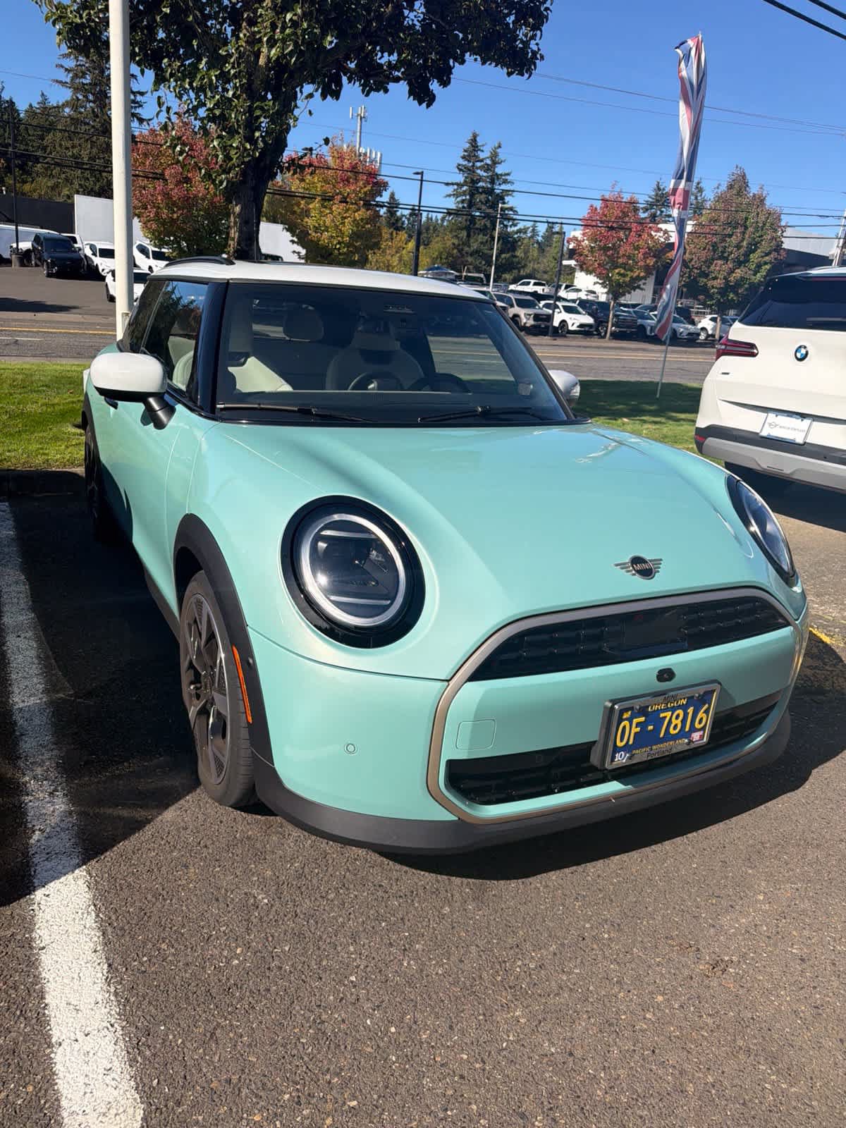 Used 2025 MINI Cooper 2-Door Hardtop FWD image 5