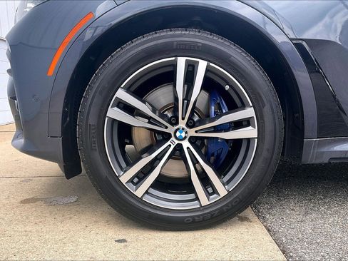 Used 2022 BMW X7 xDrive40i w/ M Sport Package AWD/4WD image 11