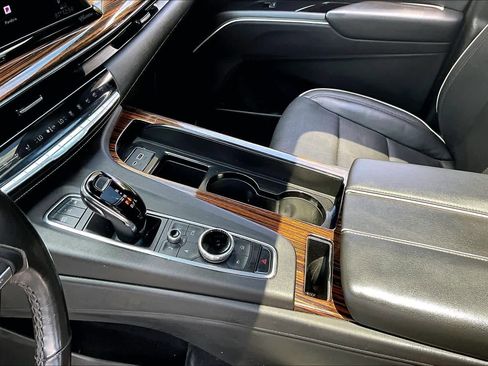 Used 2021 Cadillac Escalade Premium Luxury RWD image 17