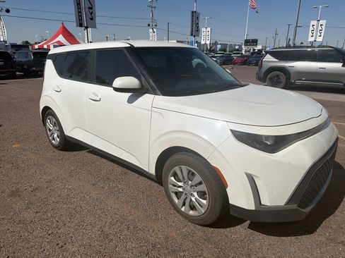 Used 2023 Kia Soul LX FWD image 11