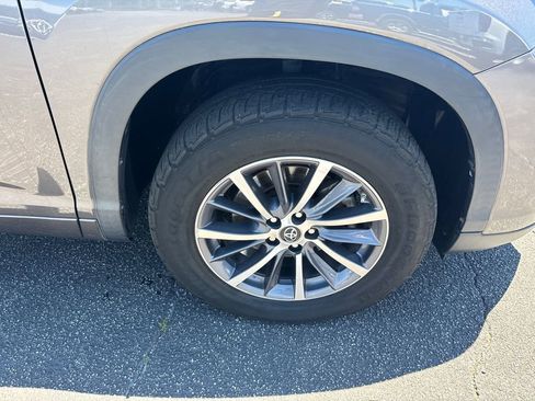 Used 2018 Toyota Highlander XLE FWD image 13
