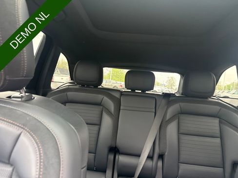 Used 2025 Lincoln Nautilus Reserve AWD/4WD image 37