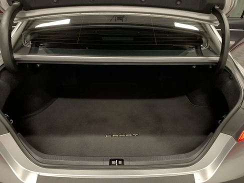 Used 2019 Toyota Camry SE w/ Carpet Mat Package image 40