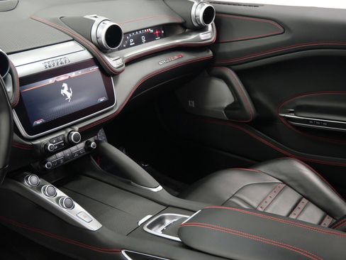 Used 2017 Ferrari GTC4Lusso image 30